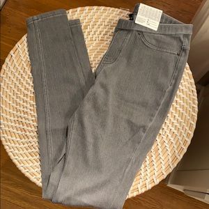 Hue Medium Grey leggings NWT